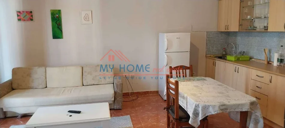 Tirane, jepet me qera apartament 1+1+Ballkon Kati 3, 60 m² 520 € (Rruga e Elbasanit)
