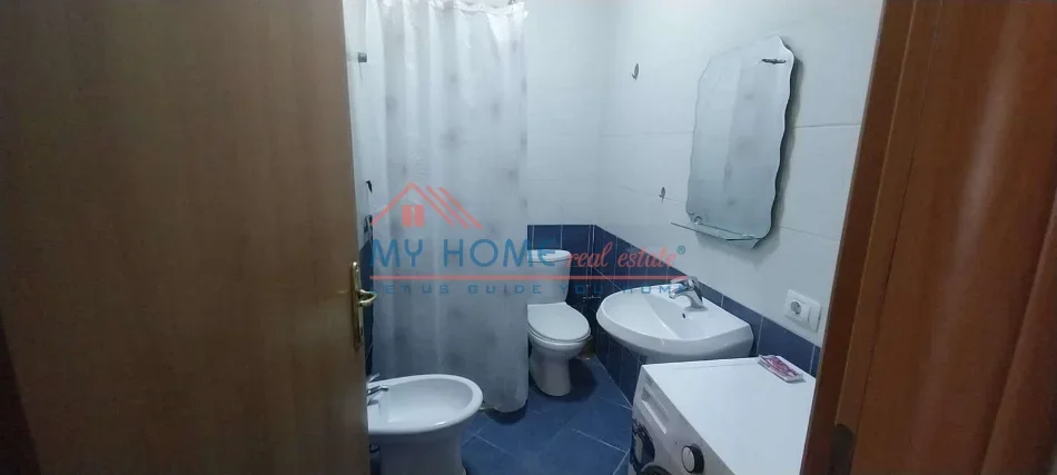 Tirane, jepet me qera apartament 1+1+Ballkon Kati 3, 60 m² 520 € (Rruga e Elbasanit)