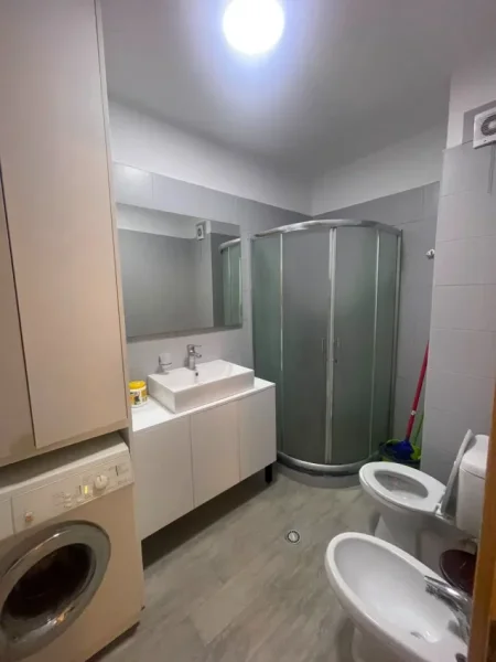 Tirane, jepet me qera apartament 1+1+Ballkon Kati 1, 58 m² 420 € (Rruga Anton Pashku)