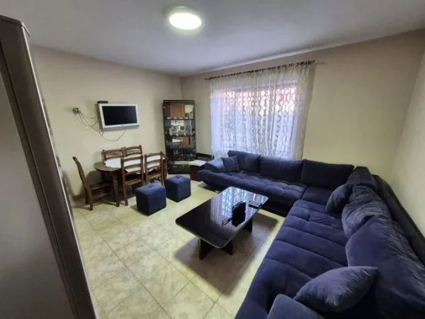 Tirane, jepet me qera apartament 1+1+Aneks+Ballkon Kati 2, 72 m² 400 € (laprake , ish dogana , rruga dritan hoxha)