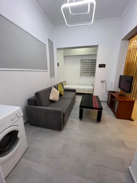 Tirane, jepet me qera garsoniere me qira 50 m² 400 € (21 dhjetori)