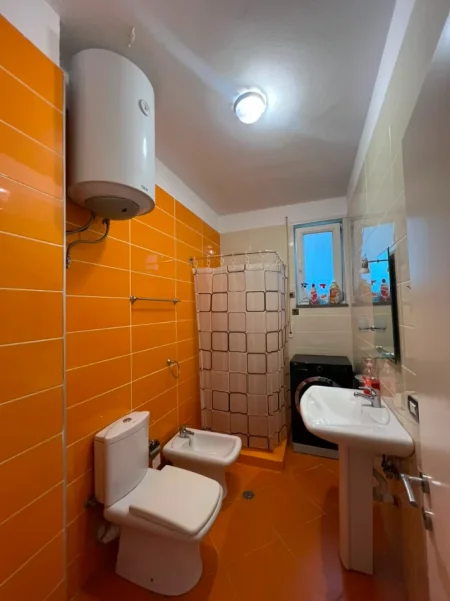 Tirane, jepet me qera apartament 1+1 , 60 m² 580 € 