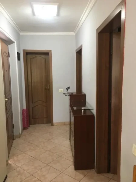 Tirane, jepet me qera apartament 2+1 Kati 4, 76 m² 600 € (RRUGA E ELBASANIT)
