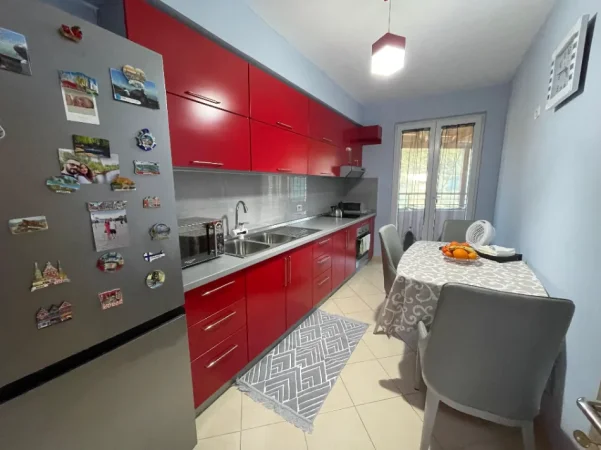 Tirane, shitet apartament 2+1+Ballkon Kati 6, 136 m² 180.000 € (Lanabregas)