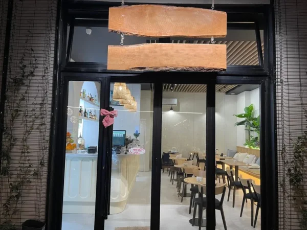 Tirane, jepet me qera ambjent biznesi Kati 1, 700 € (Rruga e Barrikadave)