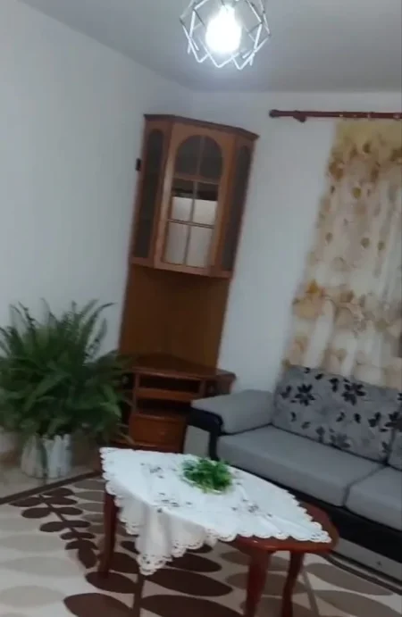 Tirane, jepet me qera apartament 2+1 Kati 1, 100 m² 500 € (Bulevardi I Ri)