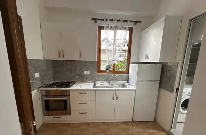 Tirane, jepet me qera apartament 1+1 Kati 2, 40 m² 450 € (Zogu i Zi)