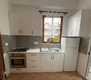 Tirane, jepet me qera apartament 1+1 Kati 2, 40 m² 450 € (Zogu i Zi)