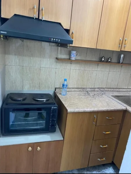 Tirane, jepet me qera apartament Studio Kati 5, 44 m² 350 € (Rruga Bardhyl)
