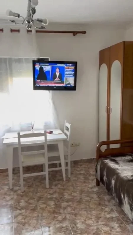 Tirane, jepet me qera apartament Studio Kati 5, 44 m² 350 € (Rruga Bardhyl)