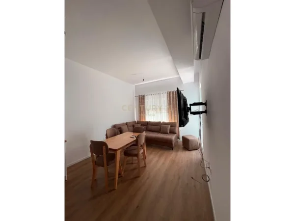Tirane, jepet me qera apartament 1+1 Kati 3, 60 m² 400 € 