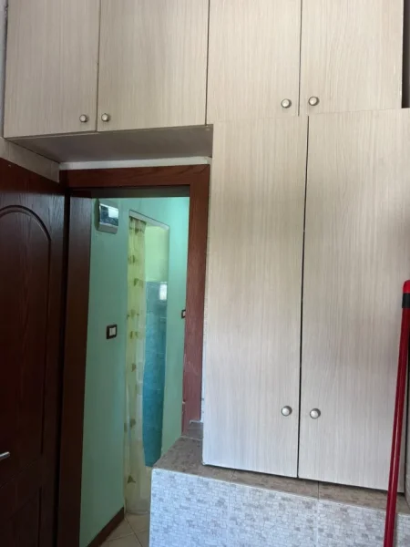 Tirane, jepet me qera apartament 1+1 Kati 5, 70 m² 500 € (Rruga Bardhyl)
