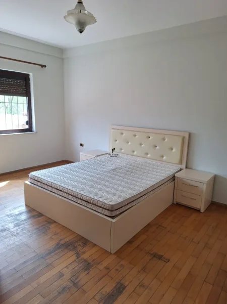 Tirane, shitet apartament 3+1 Kati 2, 133 m² 189.000 € (XHAMLLIKU)