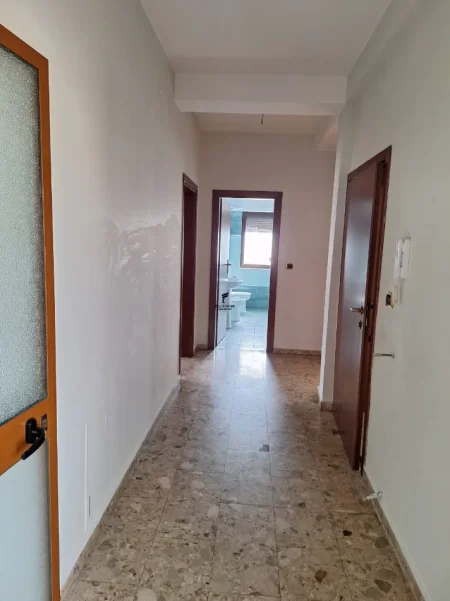 Tirane, shitet apartament 3+1 Kati 2, 133 m² 189.000 € (XHAMLLIKU)