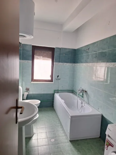 Tirane, shitet apartament 3+1 Kati 2, 133 m² 189.000 € (XHAMLLIKU)