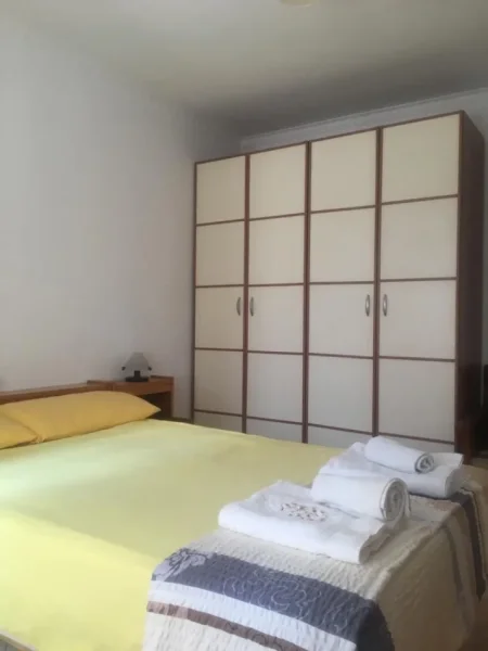 Tirane, jepet me qera apartament 2+1 Kati 3, 100 m² 600 € (Prane me Xhamine e Tabakve)