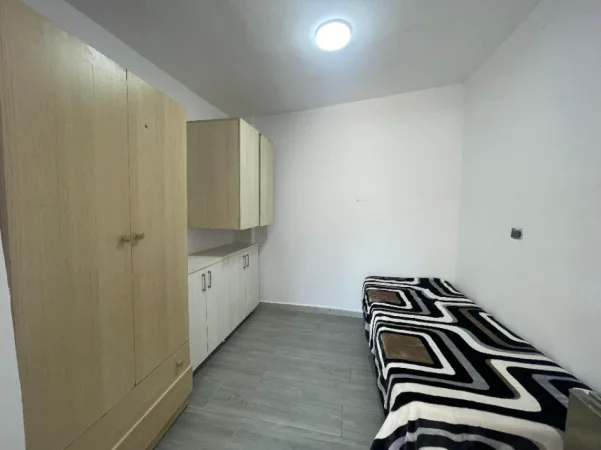 Tirane, jepet me qera apartament 1+1 Kati 0, 250 € (Rruga Idriz Dollaku)