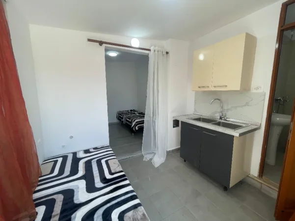 Tirane, jepet me qera apartament 1+1 Kati 0, 250 € (Rruga Idriz Dollaku)