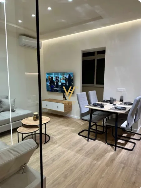 Tirane, jepet me qera apartament 2+1+Ballkon Kati 2, 80 m² 720 € (BULEVARDI BAJRAM CURRI)