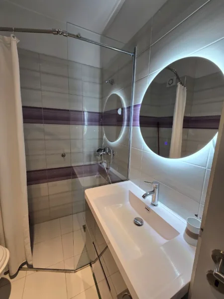 Tirane, jepet me qera apartament 1+1+Ballkon Kati 6, 75 m² 60.000 € (Kompleksi Magnet 21 Dhjetori)
