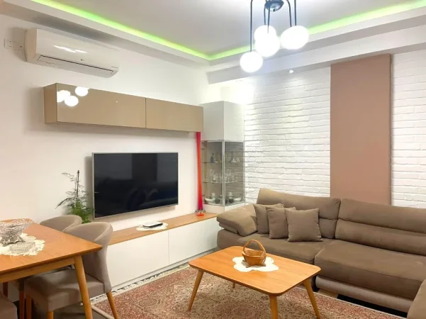 Tirane, jepet me qera apartament 1+1+Ballkon , 80 m² 600 € 