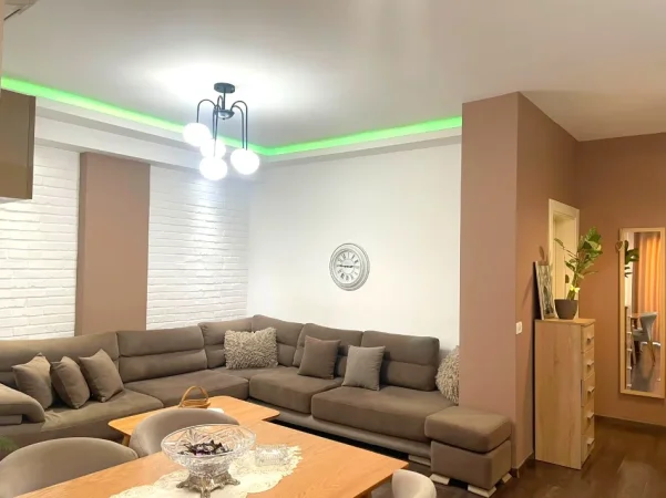 Tirane, jepet me qera apartament 1+1+Ballkon , 80 m² 600 € 