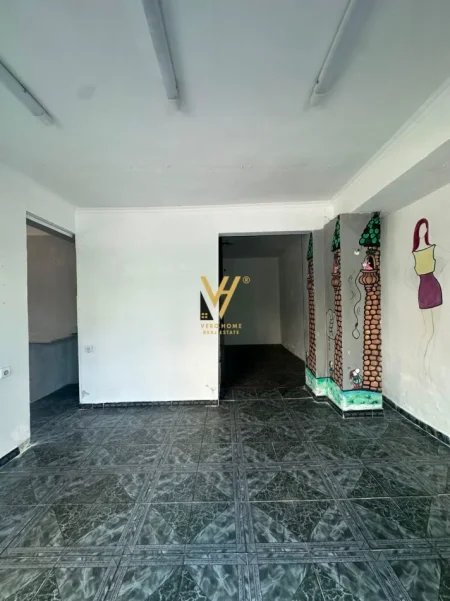 Tirane, jepet me qera dyqan Kati 0, 90 m² 820 € (VASIL SHANTO)
