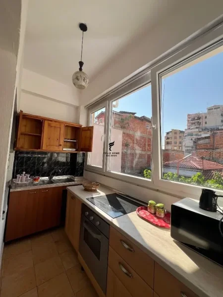 Tirane, jepet me qera apartament 1+1 Kati 1, 65 m² 450 € (RRUGA RIZA CEROVA)