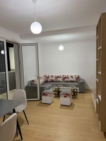 Tirane, jepet me qera apartament 1+1 Kati 4, 65 m² 500 € (Astir)