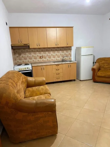 Tirane, jepet me qera apartament 1+1 Kati 1, 70 m² 420 € (Rruga Njazi Meka)
