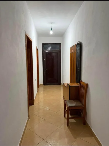 Tirane, jepet me qera apartament 1+1 Kati 1, 70 m² 420 € (Rruga Njazi Meka)