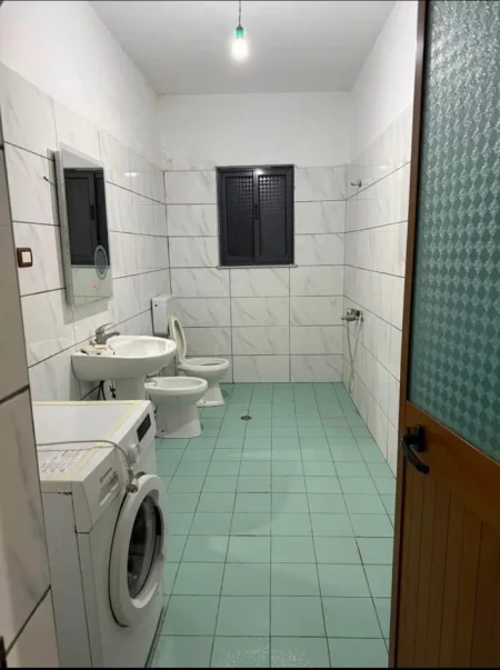 Tirane, jepet me qera apartament 1+1 Kati 1, 70 m² 420 € (Rruga Njazi Meka)