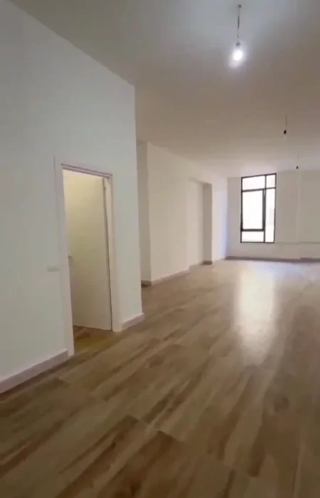 Tirane, jepet me qera ambjent biznesi Kati 2, 150 m² 2.300 € (rruga mine peza)