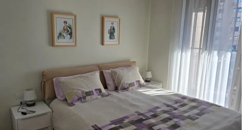 Tirane, jepet me qera apartament 1+1 Kati 3, 65 m² 1.050 € (Qender)