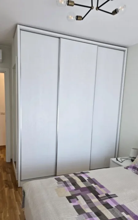 Tirane, jepet me qera apartament 1+1 Kati 3, 65 m² 1.050 € (Qender)
