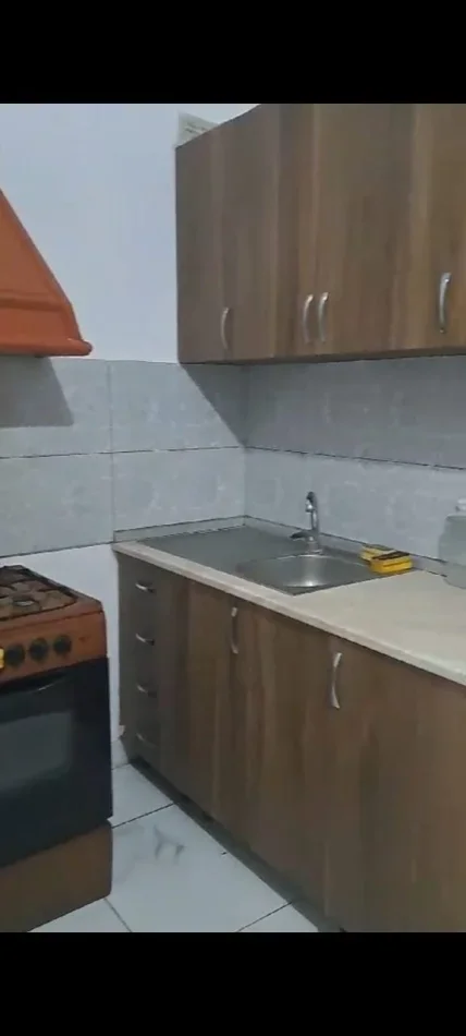 Tirane, jepet me qera apartament 1+1 Kati 1, 60 m² 300 € (Ish fusha aviacionit)