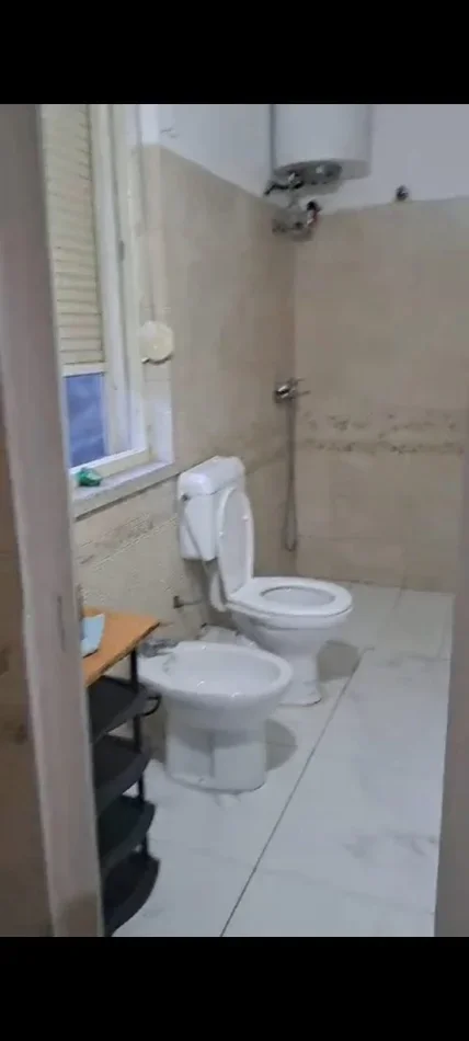 Tirane, jepet me qera apartament 1+1 Kati 1, 60 m² 300 € (Ish fusha aviacionit)