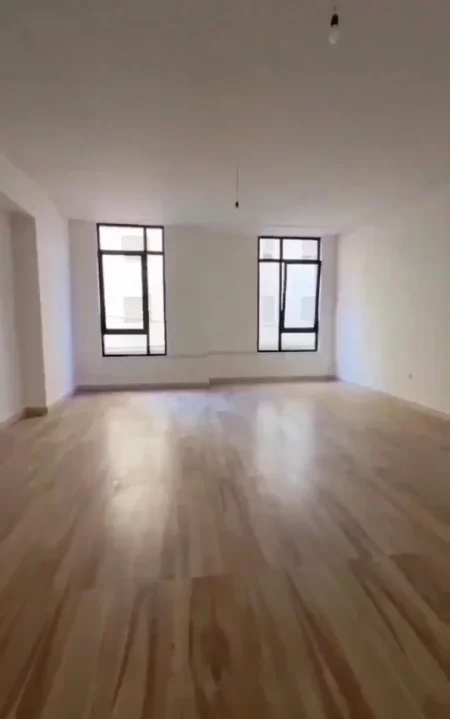 Tirane, jepet me qera zyre Kati 2, 150 m² 2.300 € (rruga e durresit)