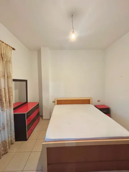 Tirane, jepet me qera shtepi 1+1+Ballkon Kati 2, 50 m² 320 € (Azem Galica)