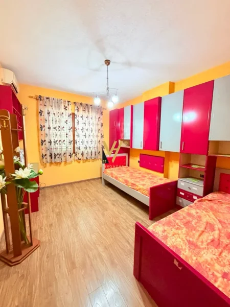 Durres, jepet me qera apartament 3+1+Ballkon Kati 11, 140 m² 620 € (ISH RAJONI DURRES)