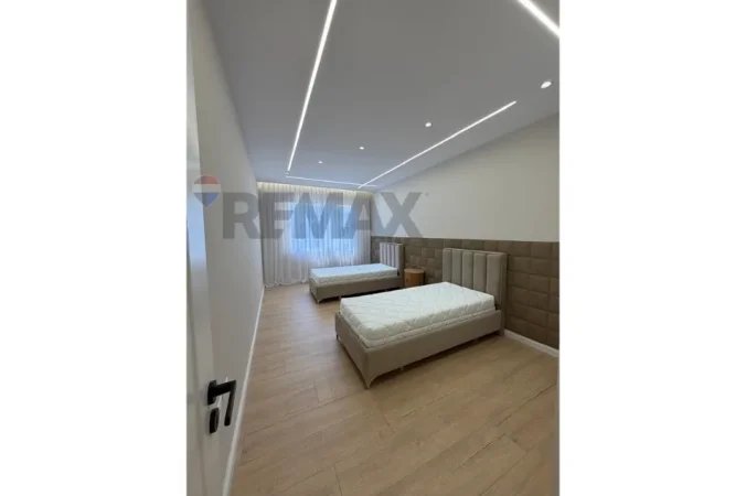 Tirane, shitet apartament 2+1 , 114 m²  (Yzberisht)
