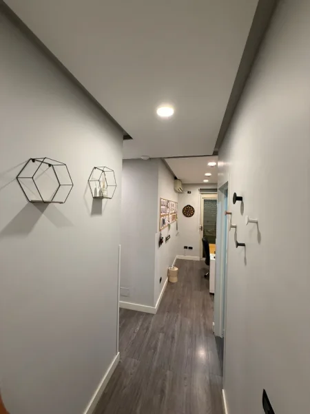 Tirane, jepet me qera apartament 3+1+Aneks+Ballkon Kati 4, 70 m² 700 € (rruga myslym shyri)