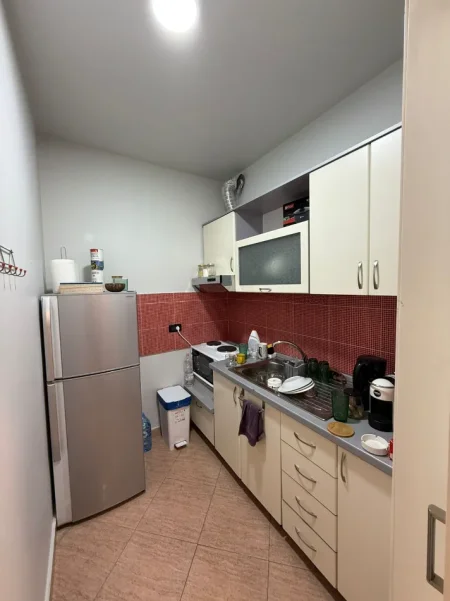 Tirane, jepet me qera ambjent biznesi Kati 5, 70 m² 700 € (rruga myslym shyri)