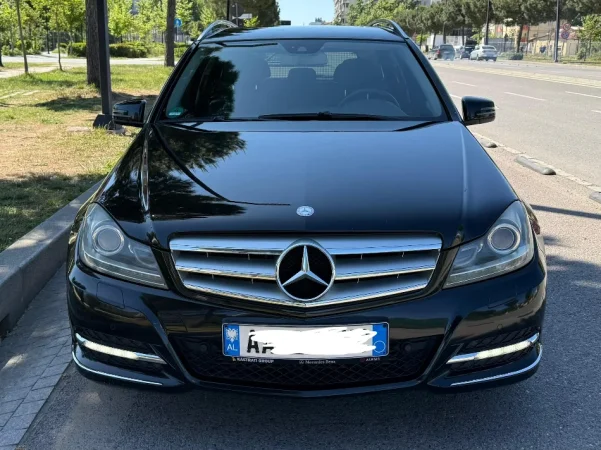 Tirane, shes makine Mercedes C220 CDI Bluetec automat me libreze te plote Nafte, e zeze automatik Klima 270.000 km 6.900 €