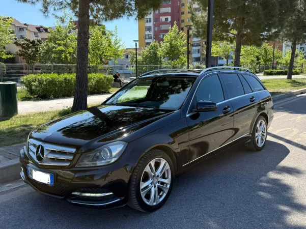 Tirane, shes makine Mercedes C220 CDI Bluetec automat me libreze te plote Nafte, e zeze automatik Klima 270.000 km 6.900 €