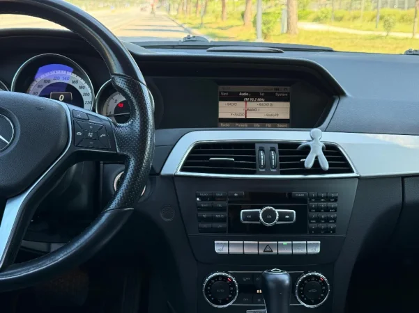 Tirane, shes makine Mercedes C220 CDI Bluetec automat me libreze te plote Nafte, e zeze automatik Klima 270.000 km 6.900 €