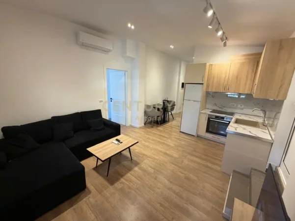 Tirane, jepet me qera apartament 1+1+Ballkon Kati 7, 600 € 