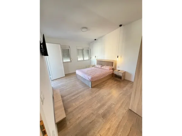 Tirane, jepet me qera apartament 1+1+Ballkon Kati 7, 600 € 
