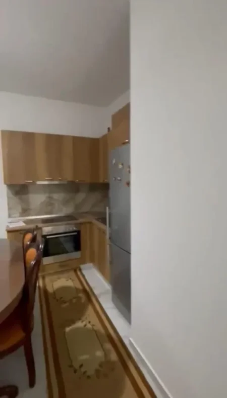 Tirane, jepet me qera apartament 1+1 Kati 2, 80 m² 500 € (Rruga 5 Maji)