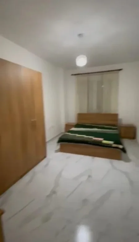 Tirane, jepet me qera apartament 1+1 Kati 2, 80 m² 500 € (Rruga 5 Maji)